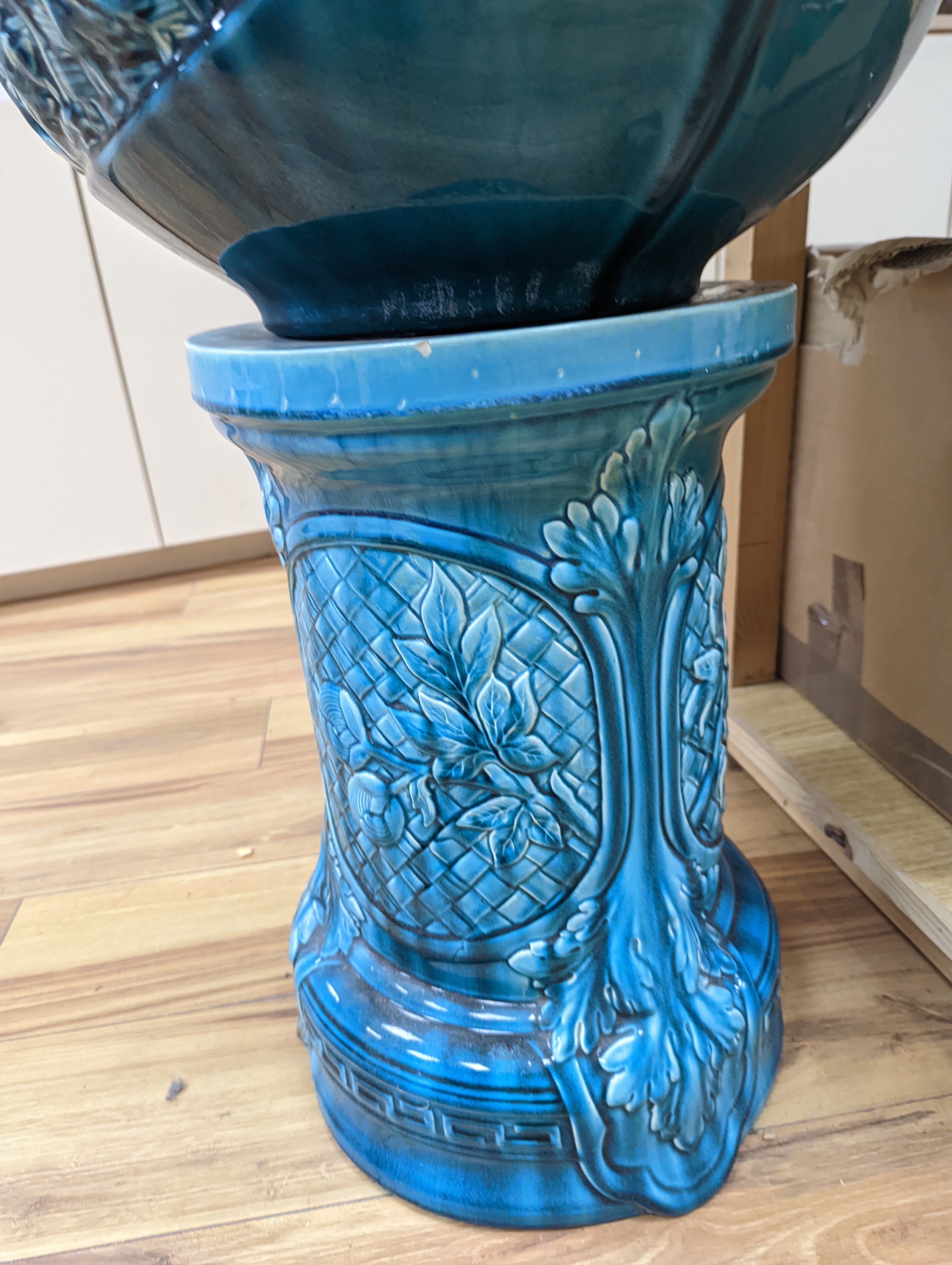 A Bretby turquoise-glazed jardiniere on pedestal 74cm